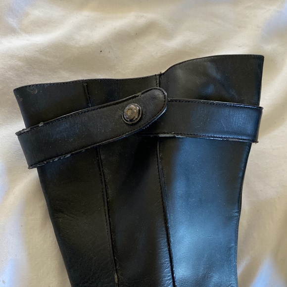 Kenneth Cole size 10 zip up black leather boots with low wedge heel - Picture 4 of 6